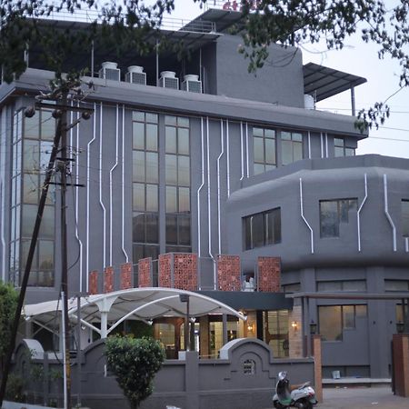 Hotel Statusinn, Ichalkaranji エクステリア 写真