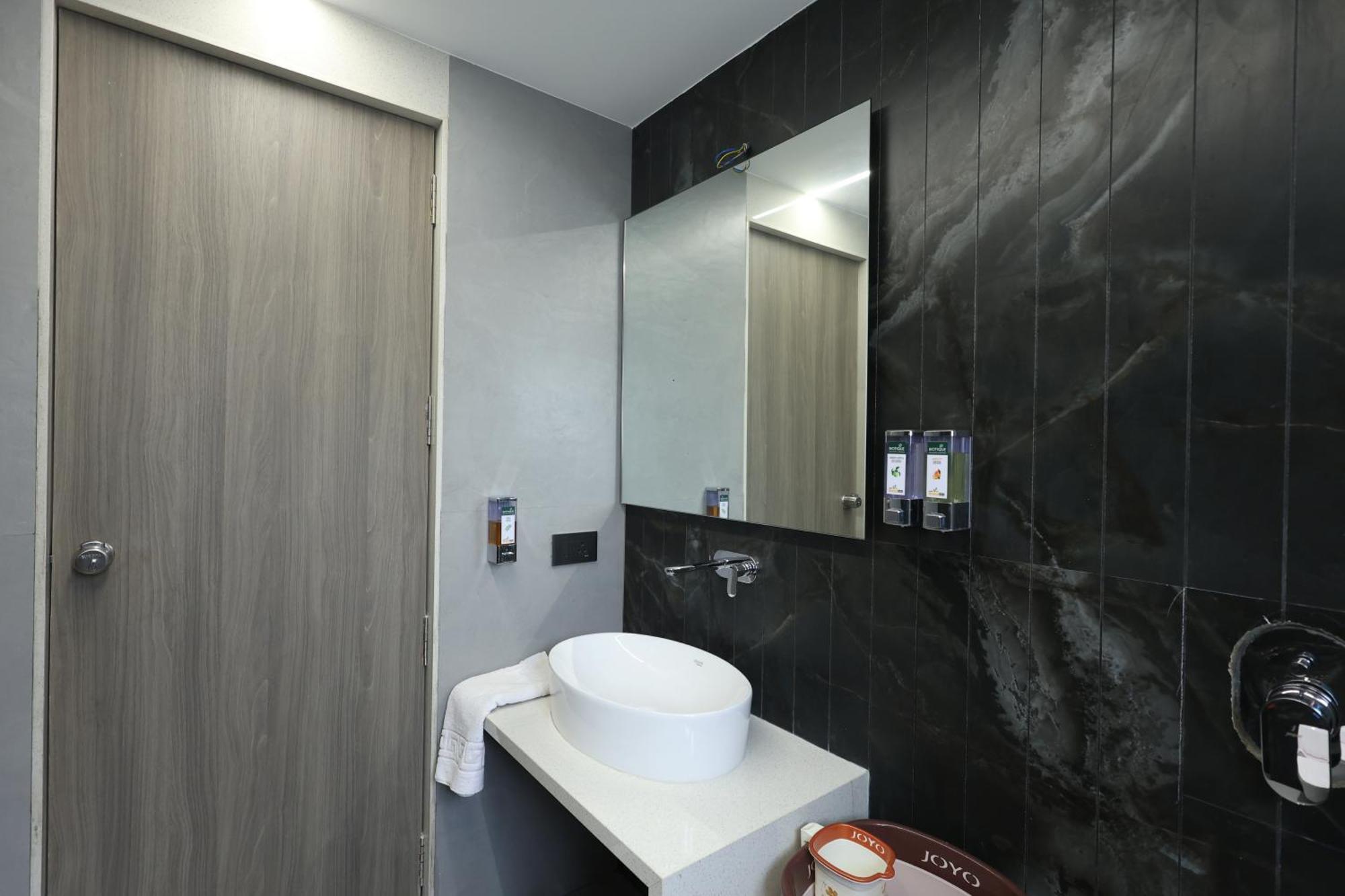 Hotel Statusinn, Ichalkaranji エクステリア 写真