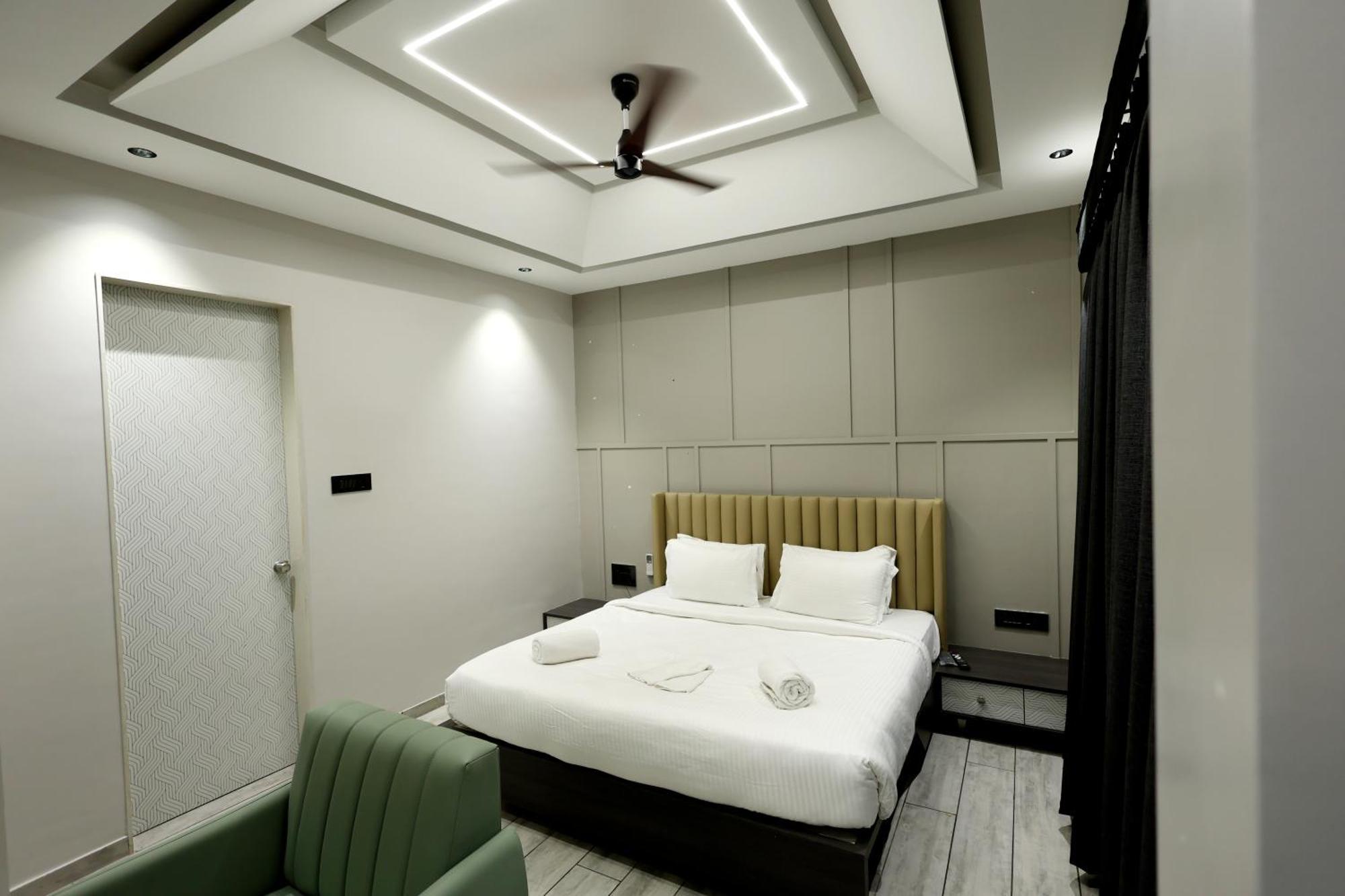 Hotel Statusinn, Ichalkaranji エクステリア 写真