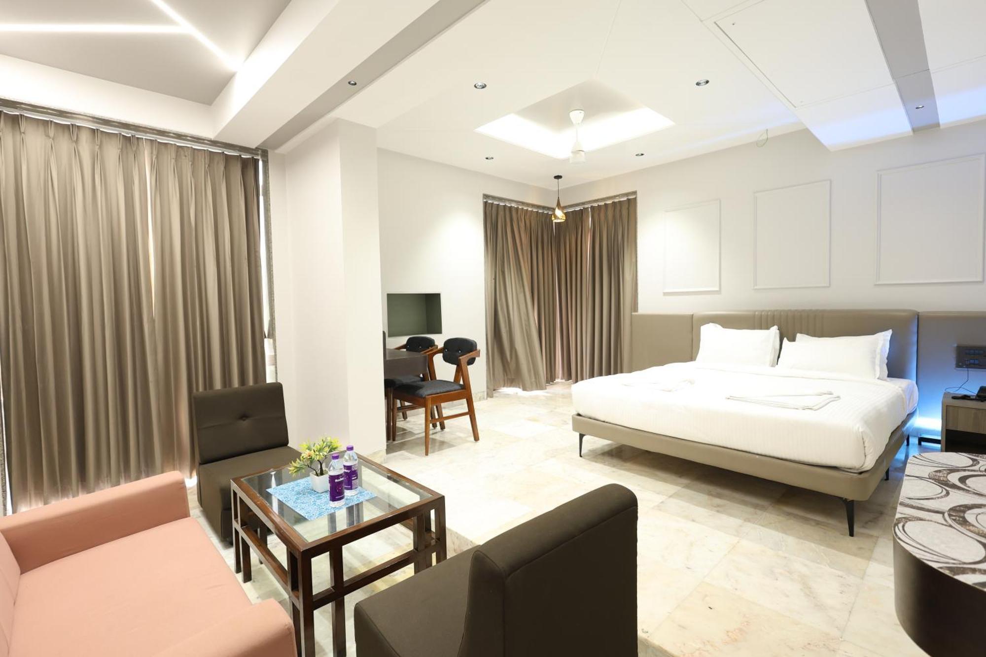Hotel Statusinn, Ichalkaranji エクステリア 写真