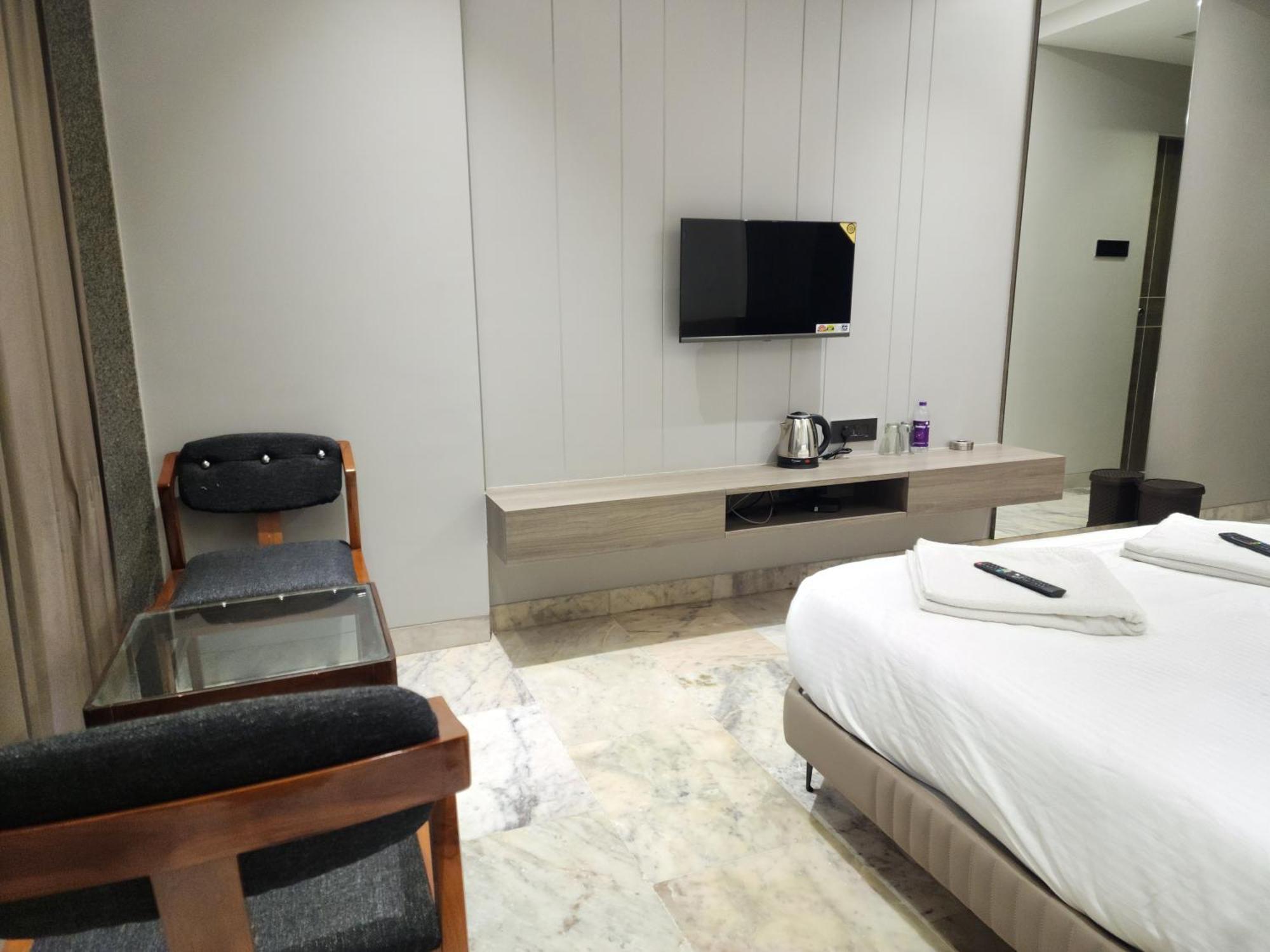 Hotel Statusinn, Ichalkaranji エクステリア 写真