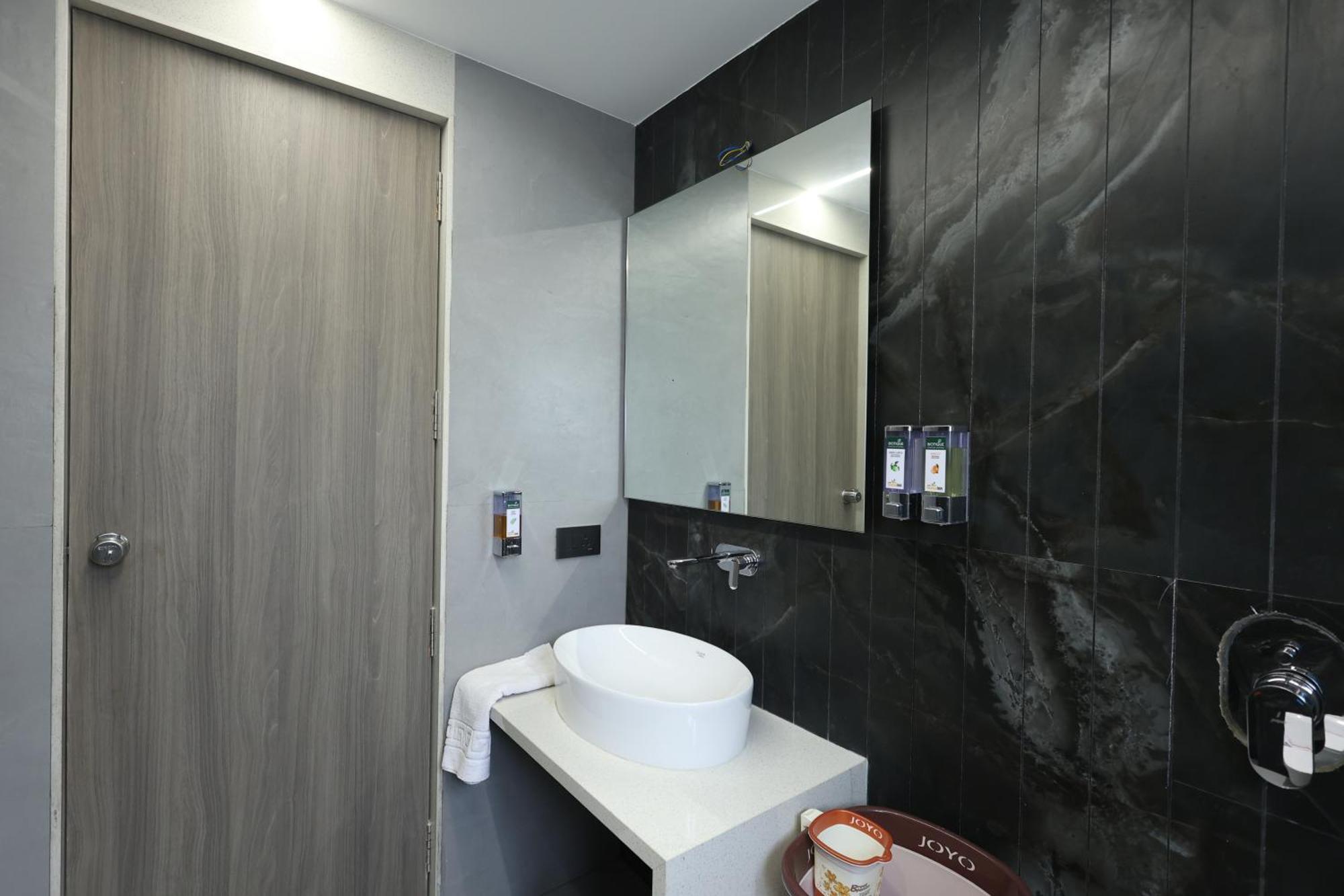 Hotel Statusinn, Ichalkaranji エクステリア 写真