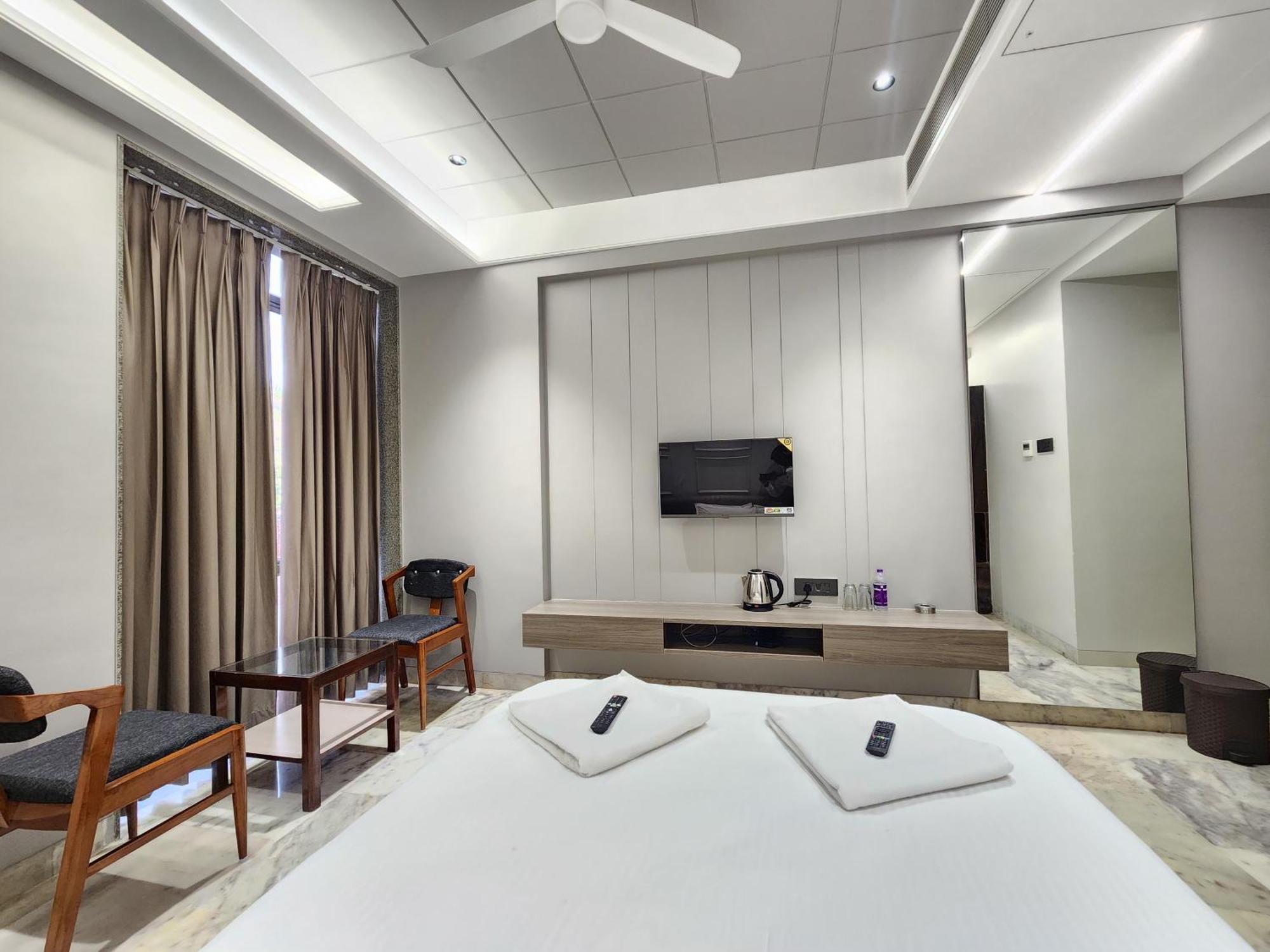 Hotel Statusinn, Ichalkaranji エクステリア 写真