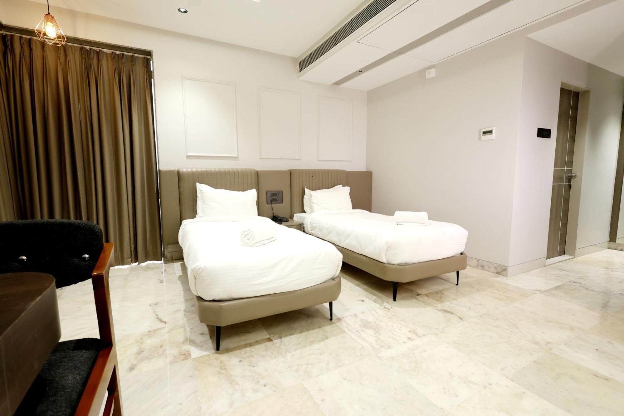 Hotel Statusinn, Ichalkaranji エクステリア 写真
