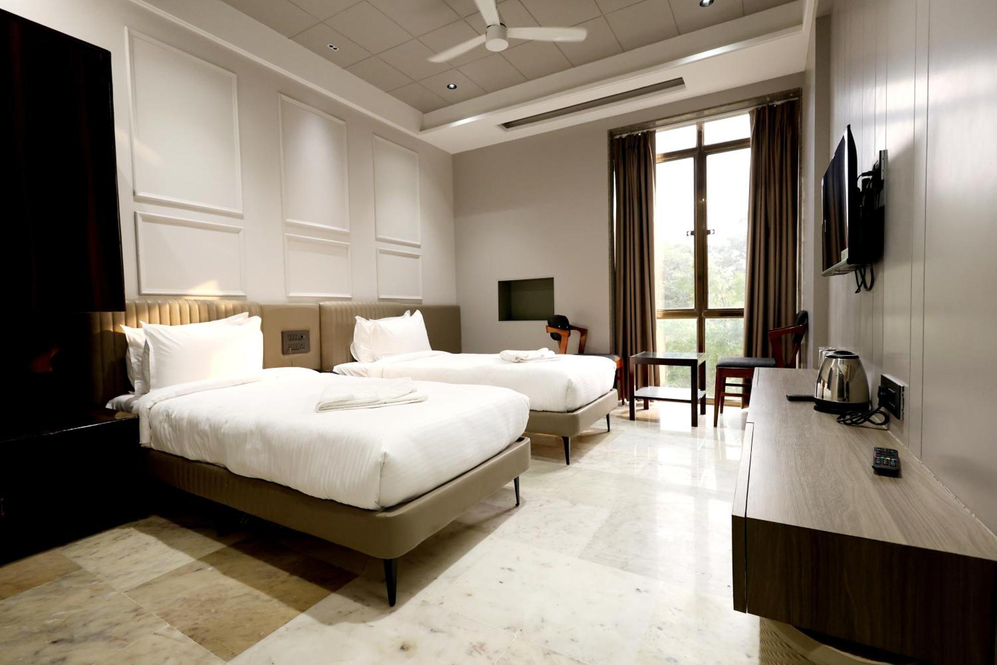 Hotel Statusinn, Ichalkaranji エクステリア 写真
