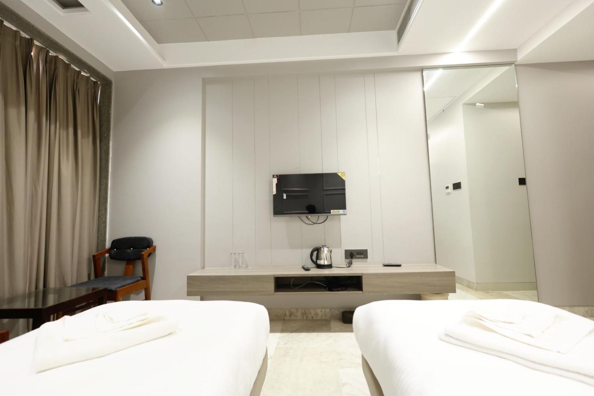 Hotel Statusinn, Ichalkaranji エクステリア 写真