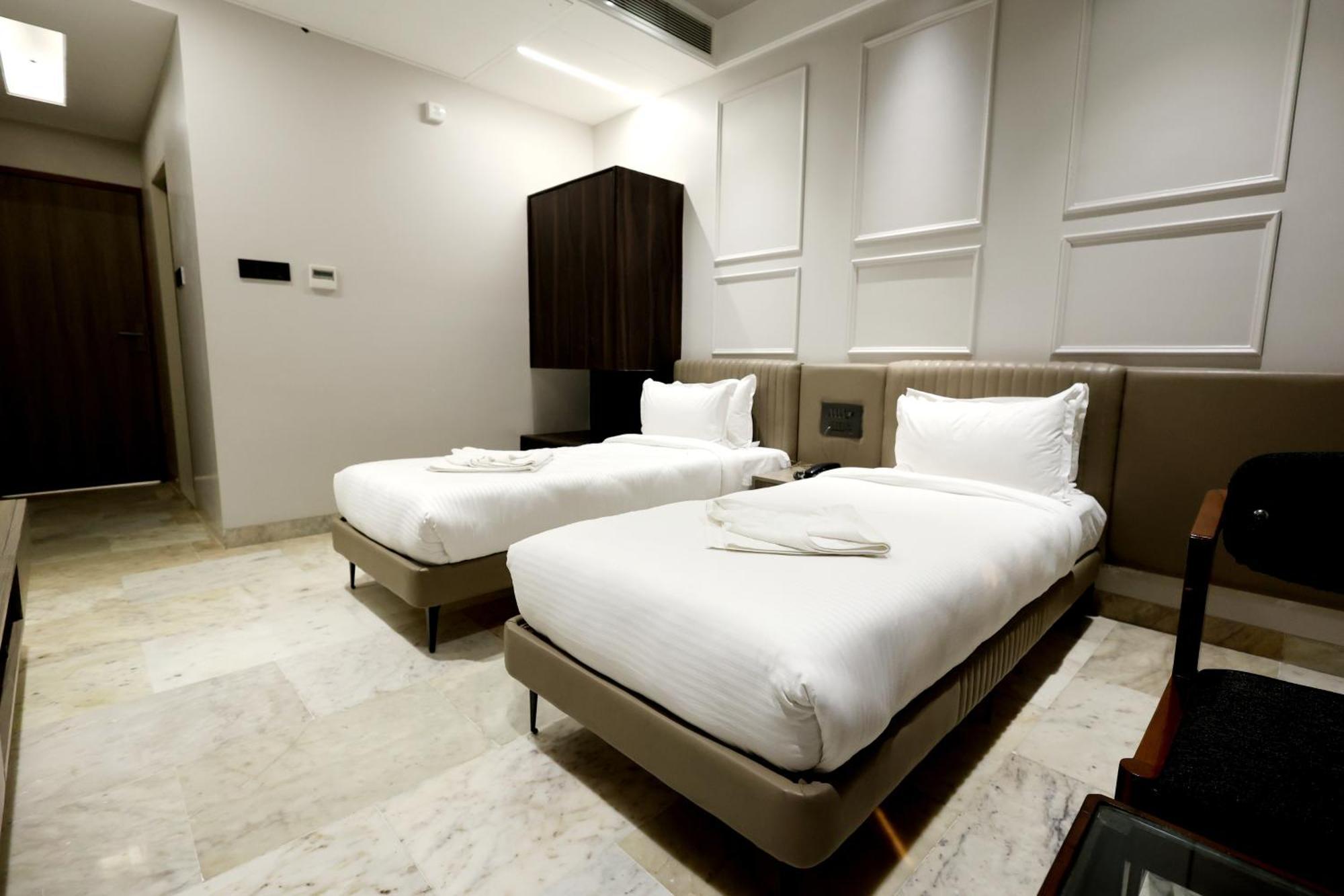 Hotel Statusinn, Ichalkaranji エクステリア 写真