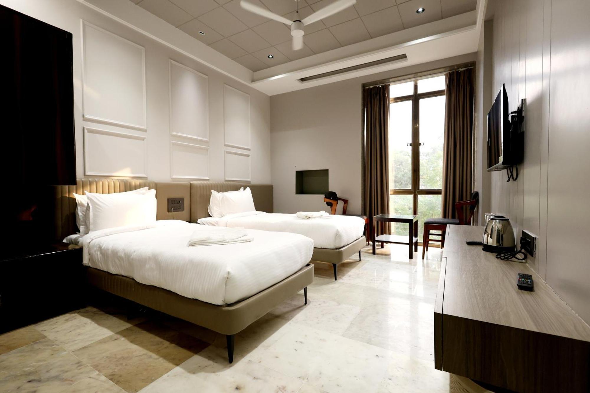 Hotel Statusinn, Ichalkaranji エクステリア 写真
