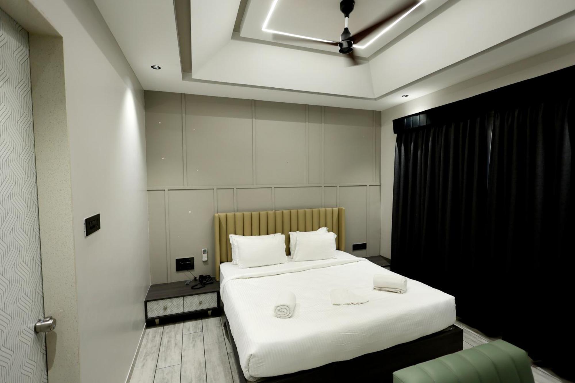 Hotel Statusinn, Ichalkaranji エクステリア 写真