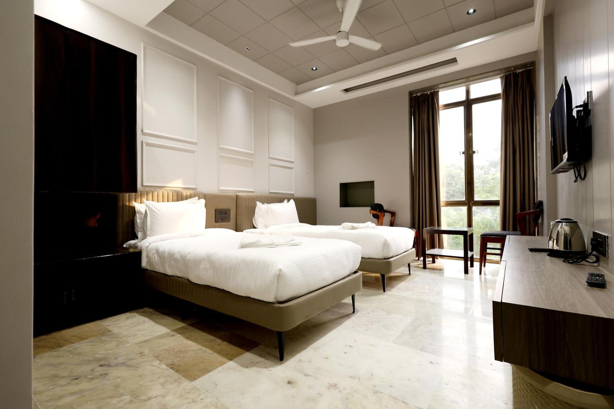 Hotel Statusinn, Ichalkaranji エクステリア 写真