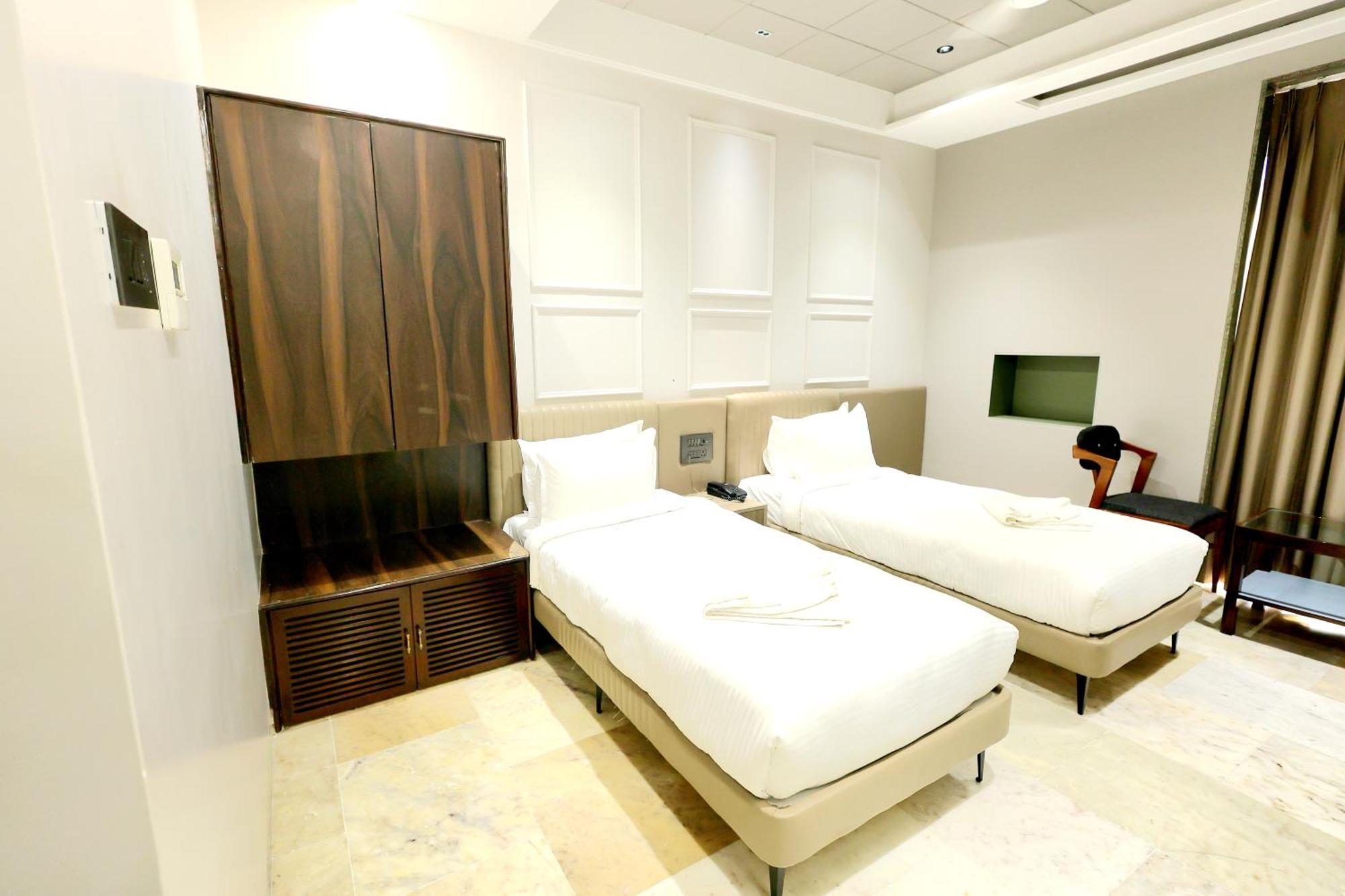 Hotel Statusinn, Ichalkaranji エクステリア 写真