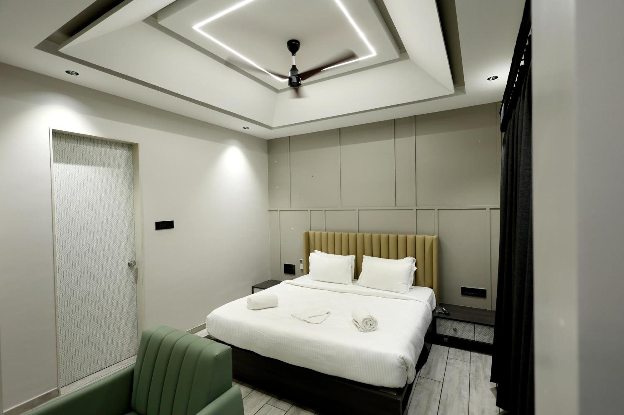 Hotel Statusinn, Ichalkaranji エクステリア 写真