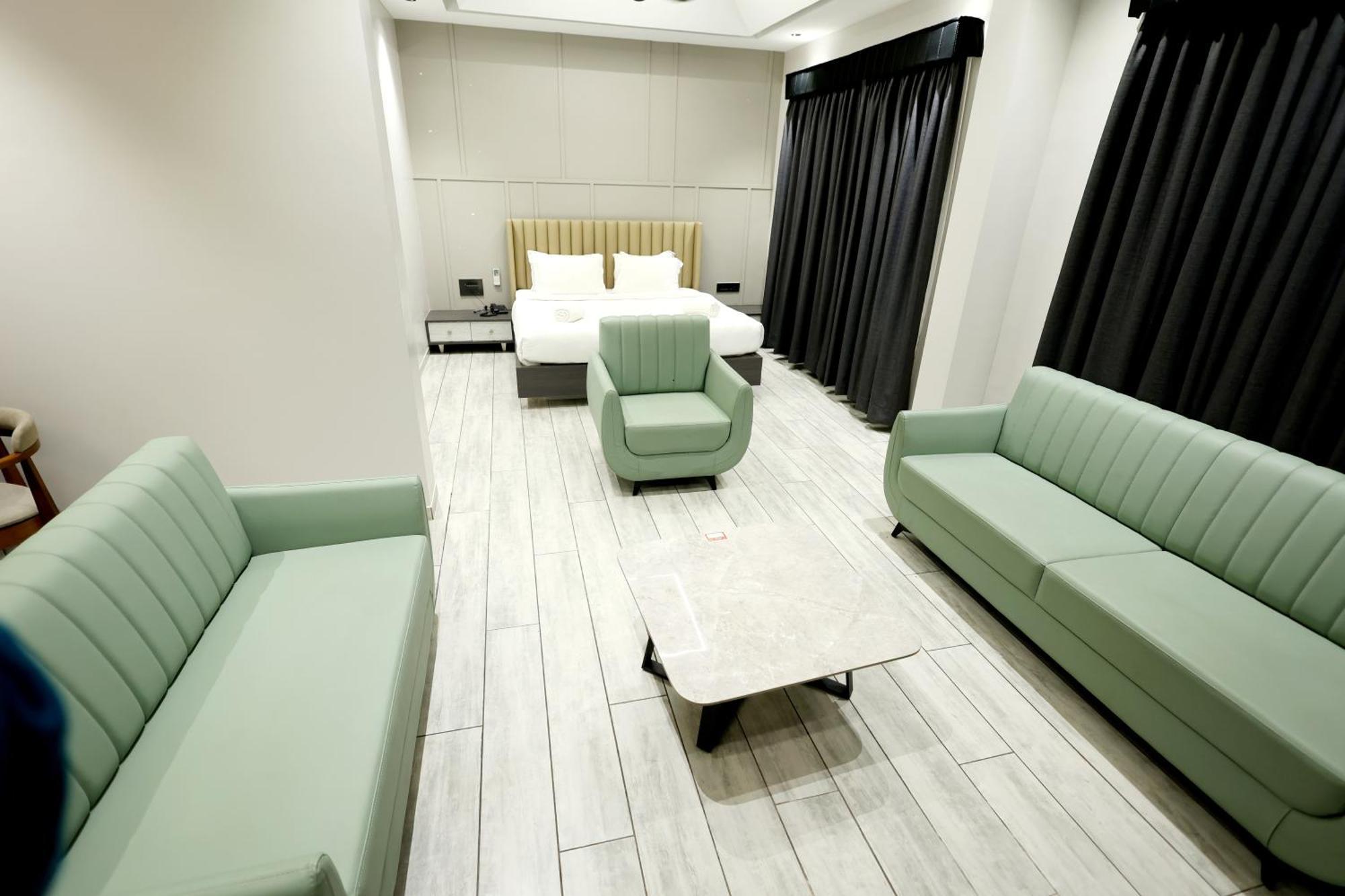 Hotel Statusinn, Ichalkaranji エクステリア 写真