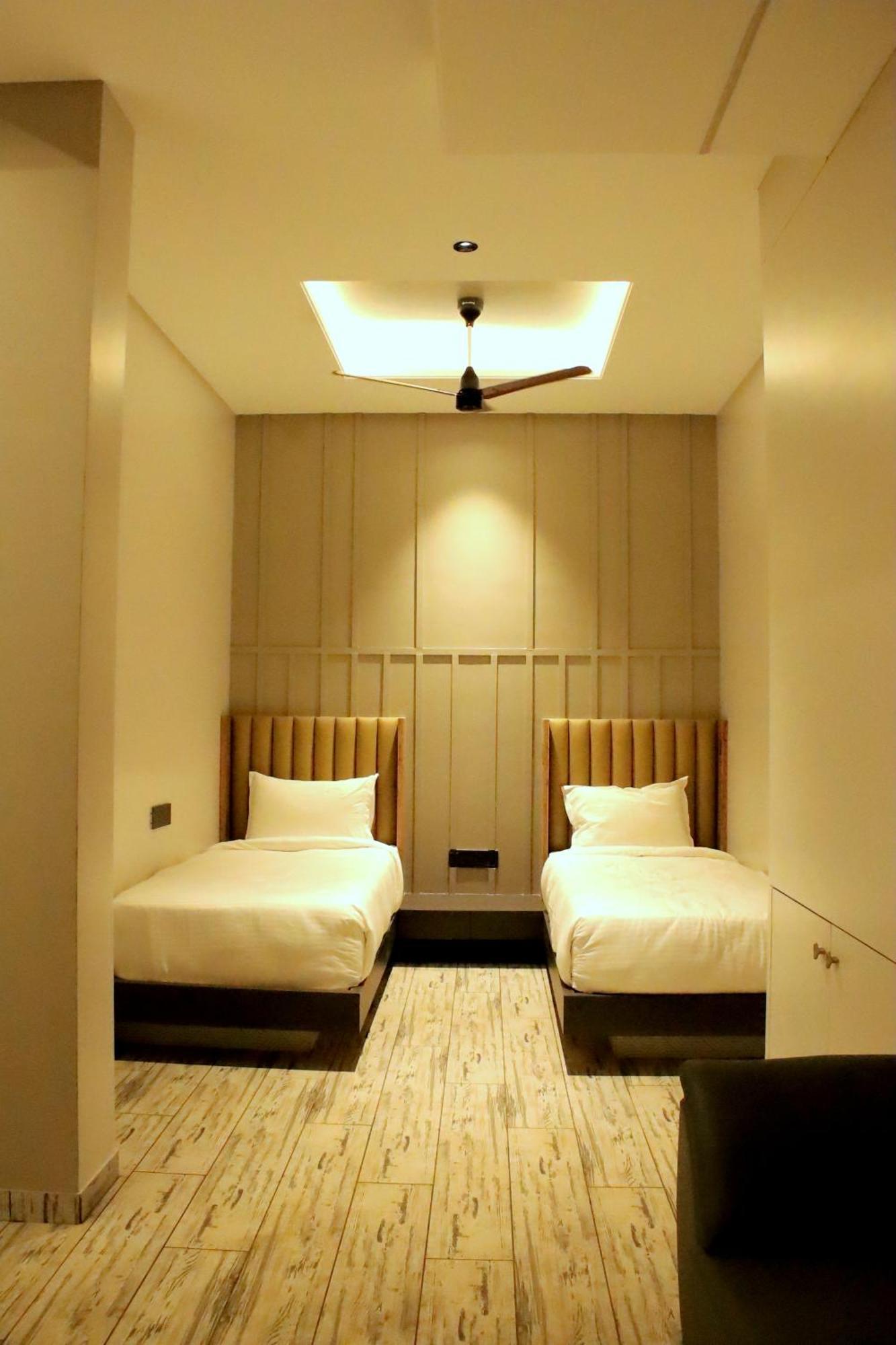 Hotel Statusinn, Ichalkaranji エクステリア 写真