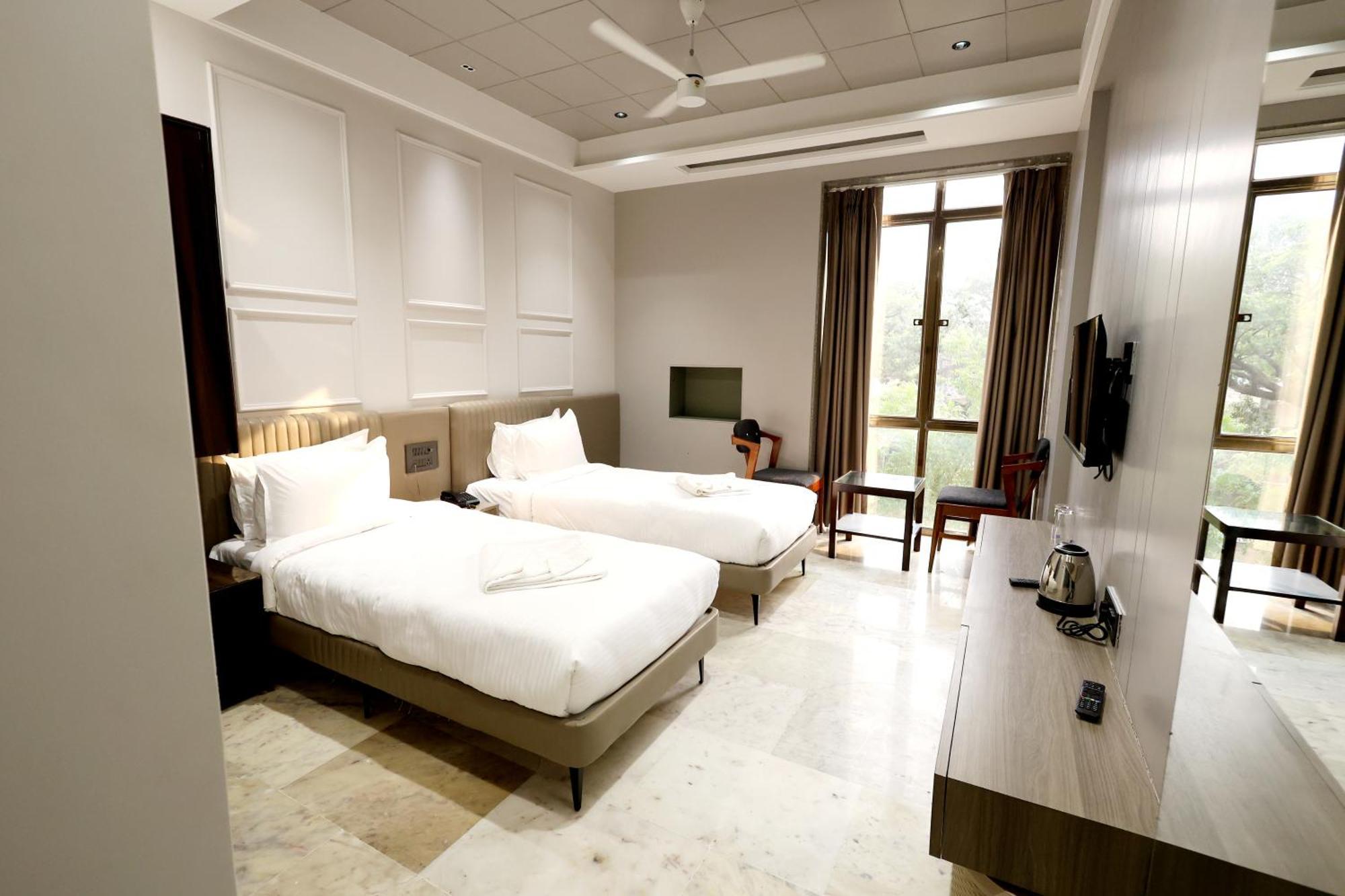 Hotel Statusinn, Ichalkaranji エクステリア 写真