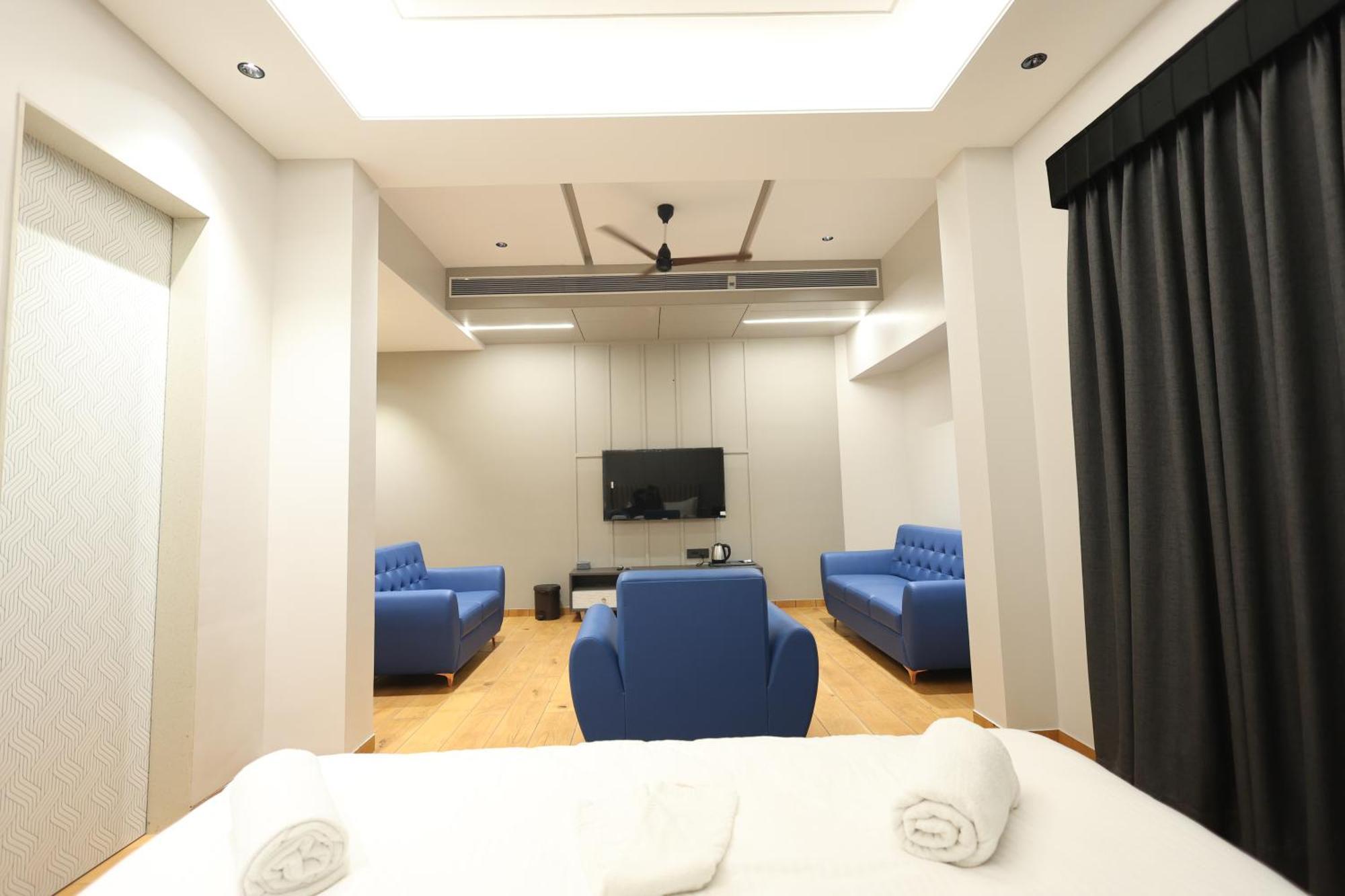 Hotel Statusinn, Ichalkaranji エクステリア 写真