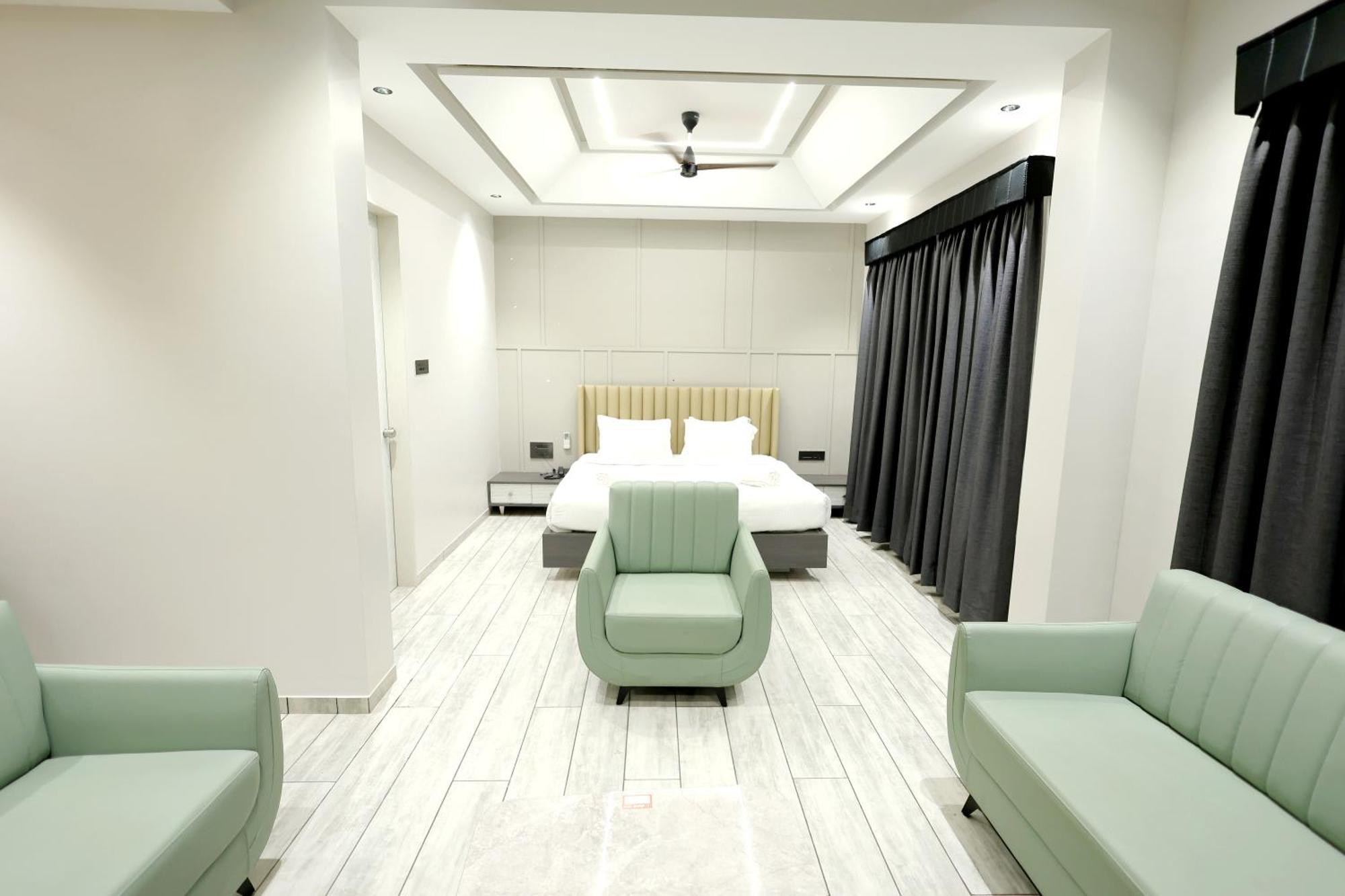 Hotel Statusinn, Ichalkaranji エクステリア 写真