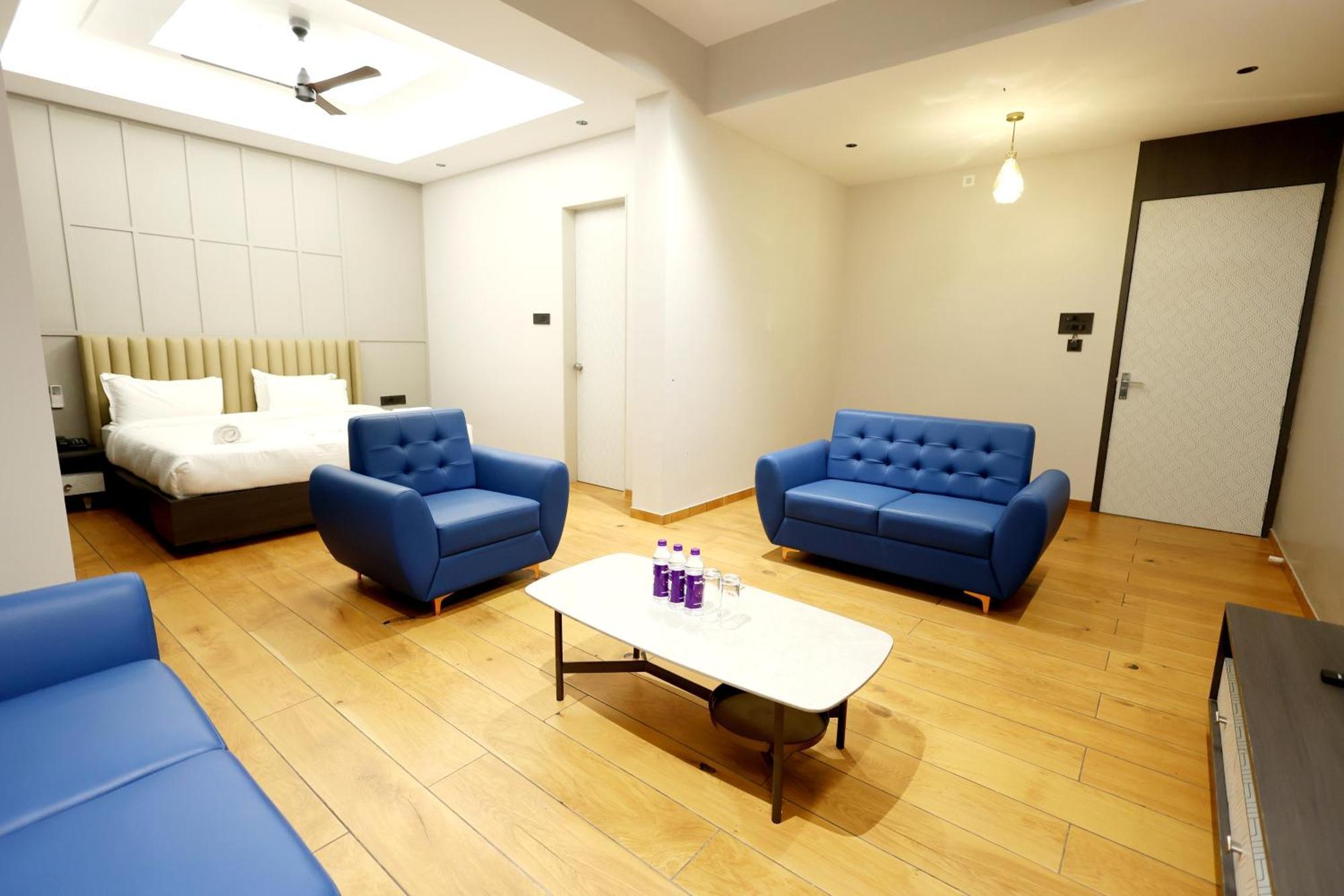 Hotel Statusinn, Ichalkaranji エクステリア 写真