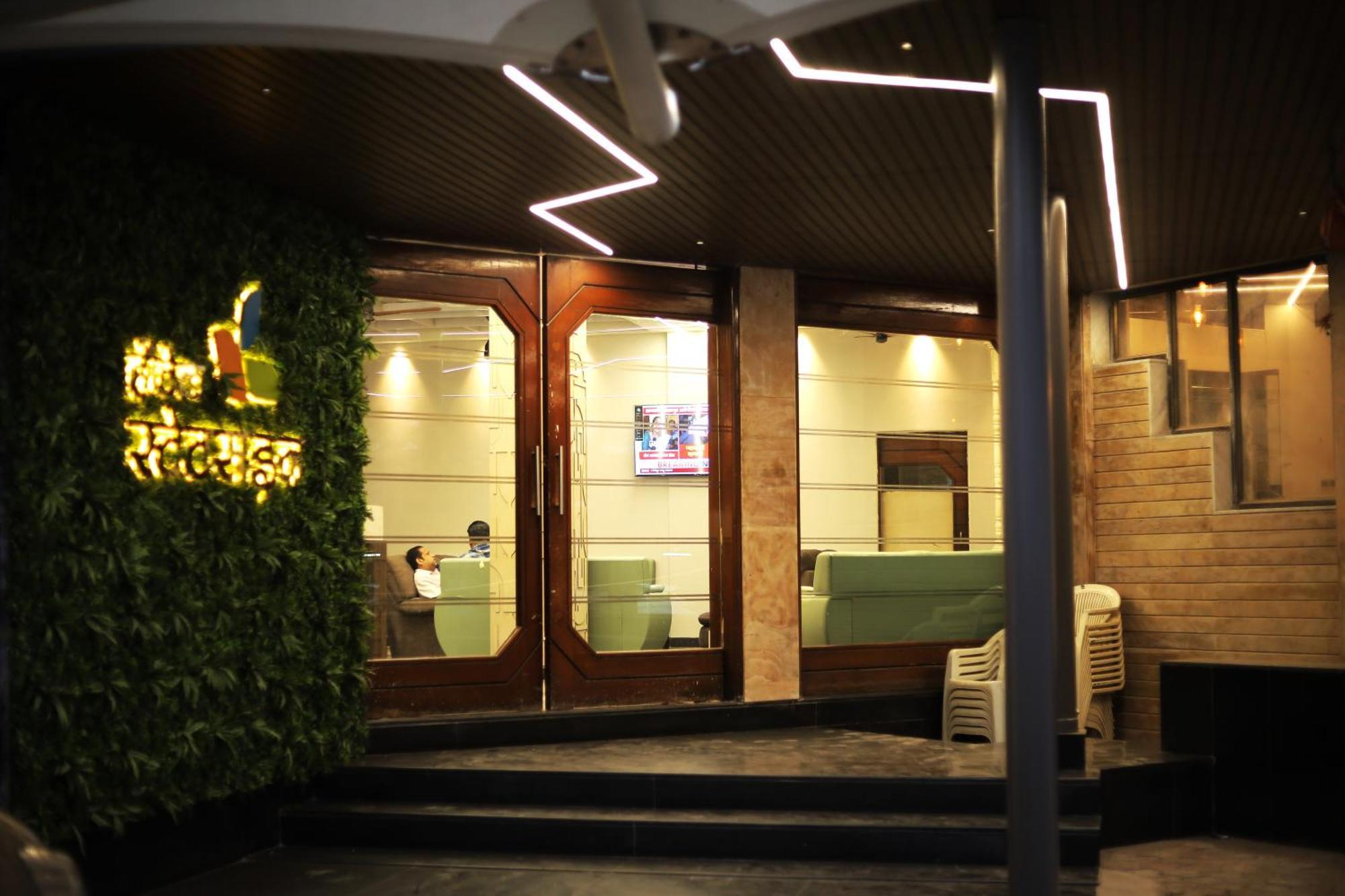 Hotel Statusinn, Ichalkaranji エクステリア 写真