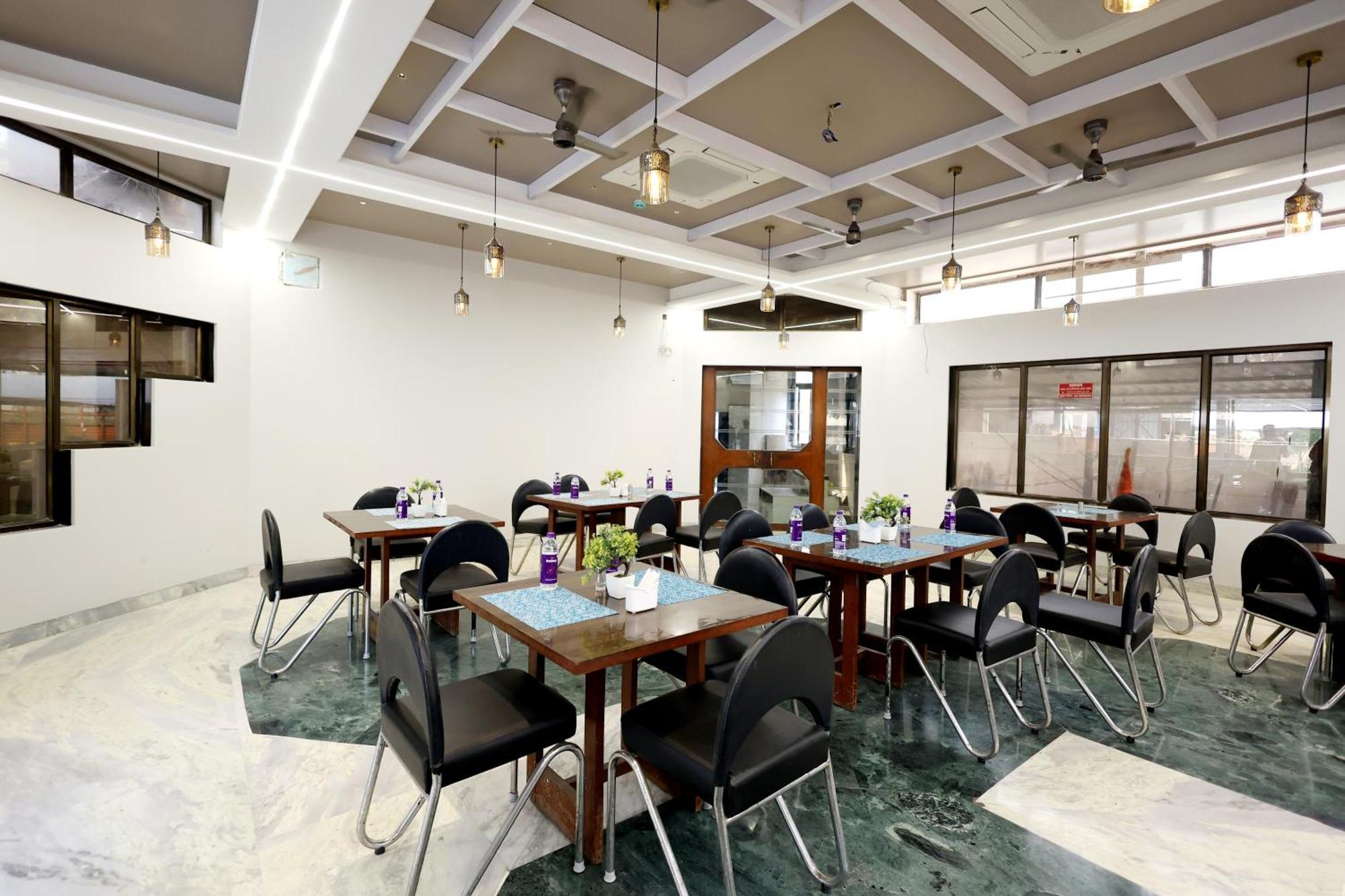 Hotel Statusinn, Ichalkaranji エクステリア 写真