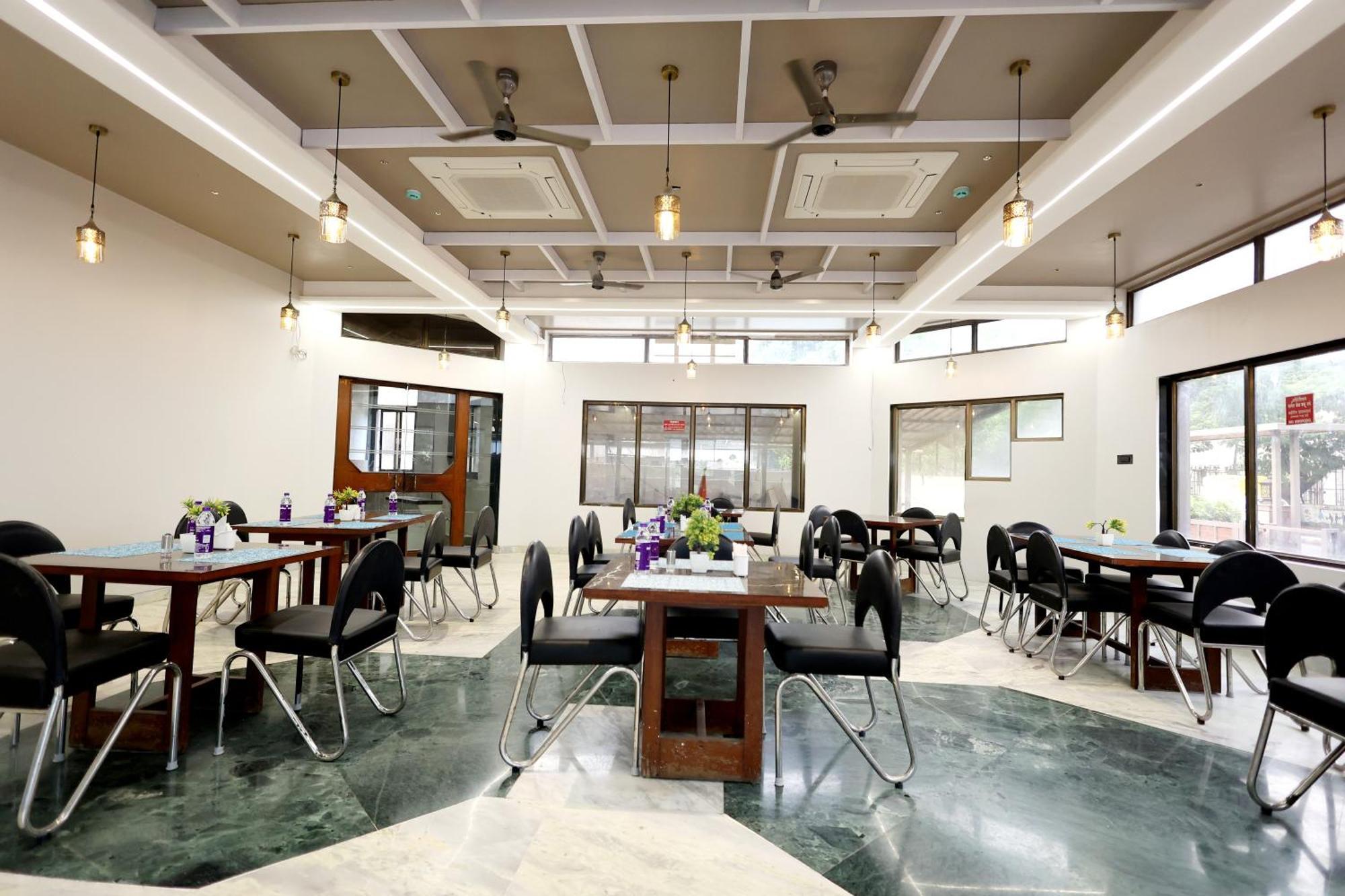 Hotel Statusinn, Ichalkaranji エクステリア 写真